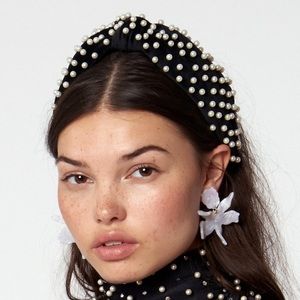 Lele Sadoughi Black Velvet and Pearls Headband